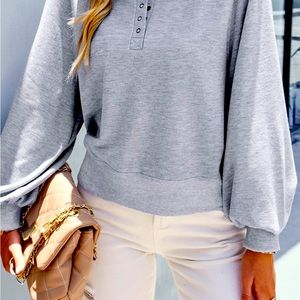 Grey cropped,100% Polyester, the material is
lightweight fabric,the sleeve long